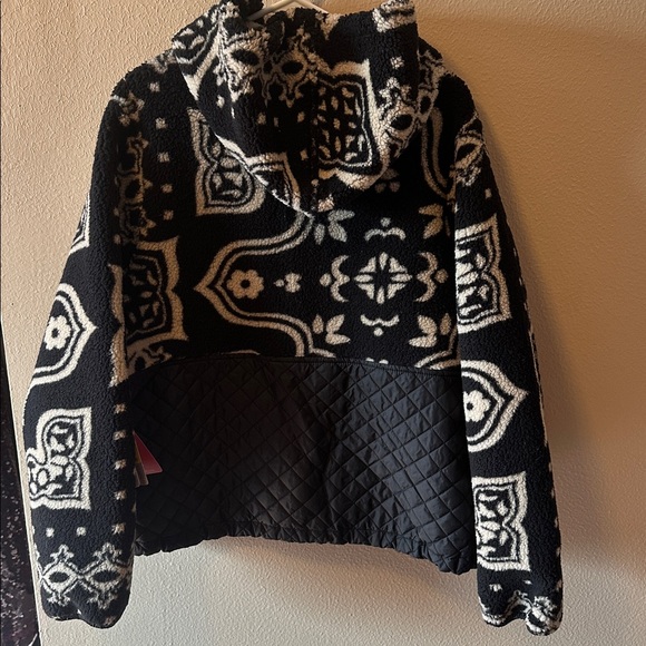 Spyder Black and White Patterned Adult Women’s Puffer Jacket NEW - Picture 6 of 6